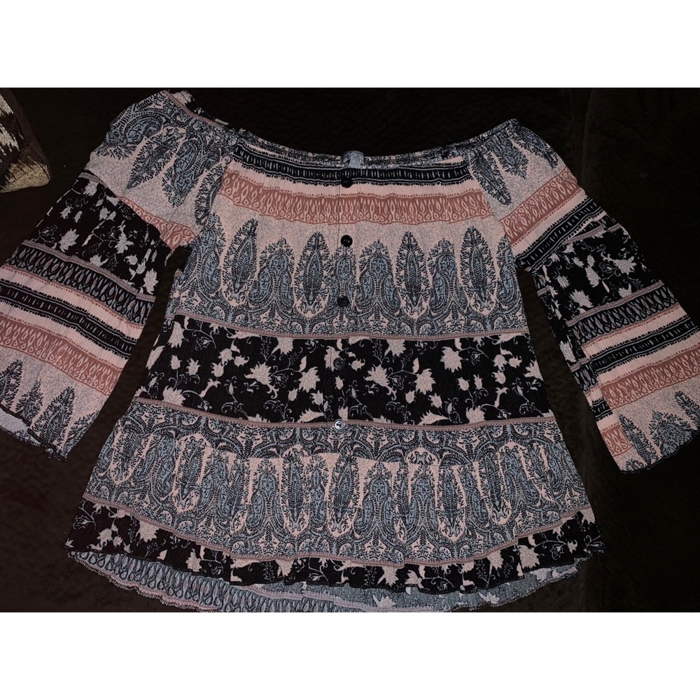Off the shoulder- blouse
